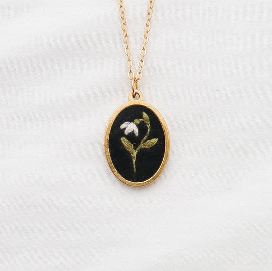 The January Necklace in Noir