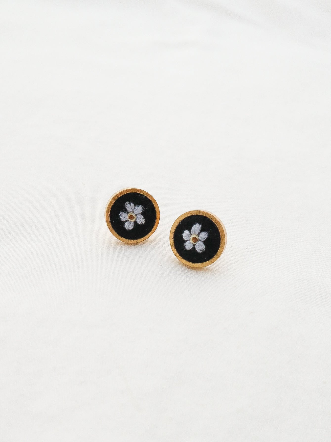 The Forget Me Not Stud Earrings in Noir