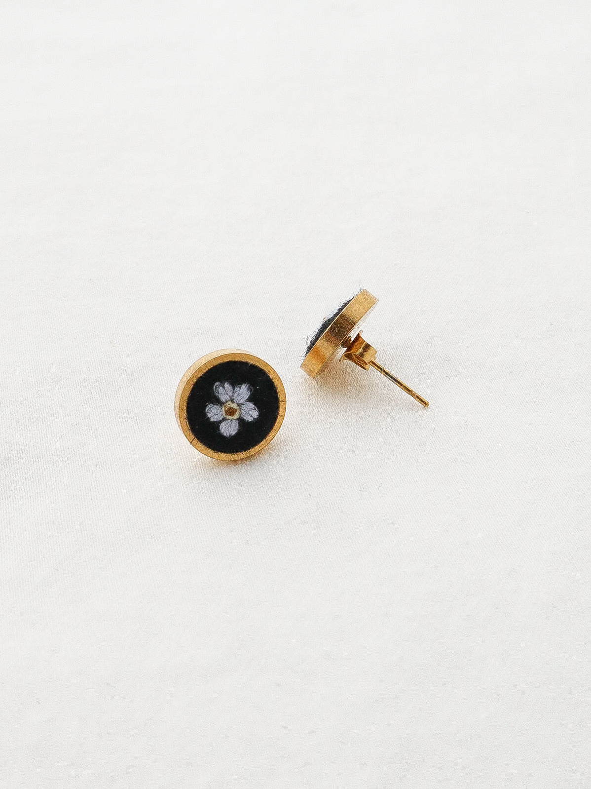 The Forget Me Not Stud Earrings in Noir