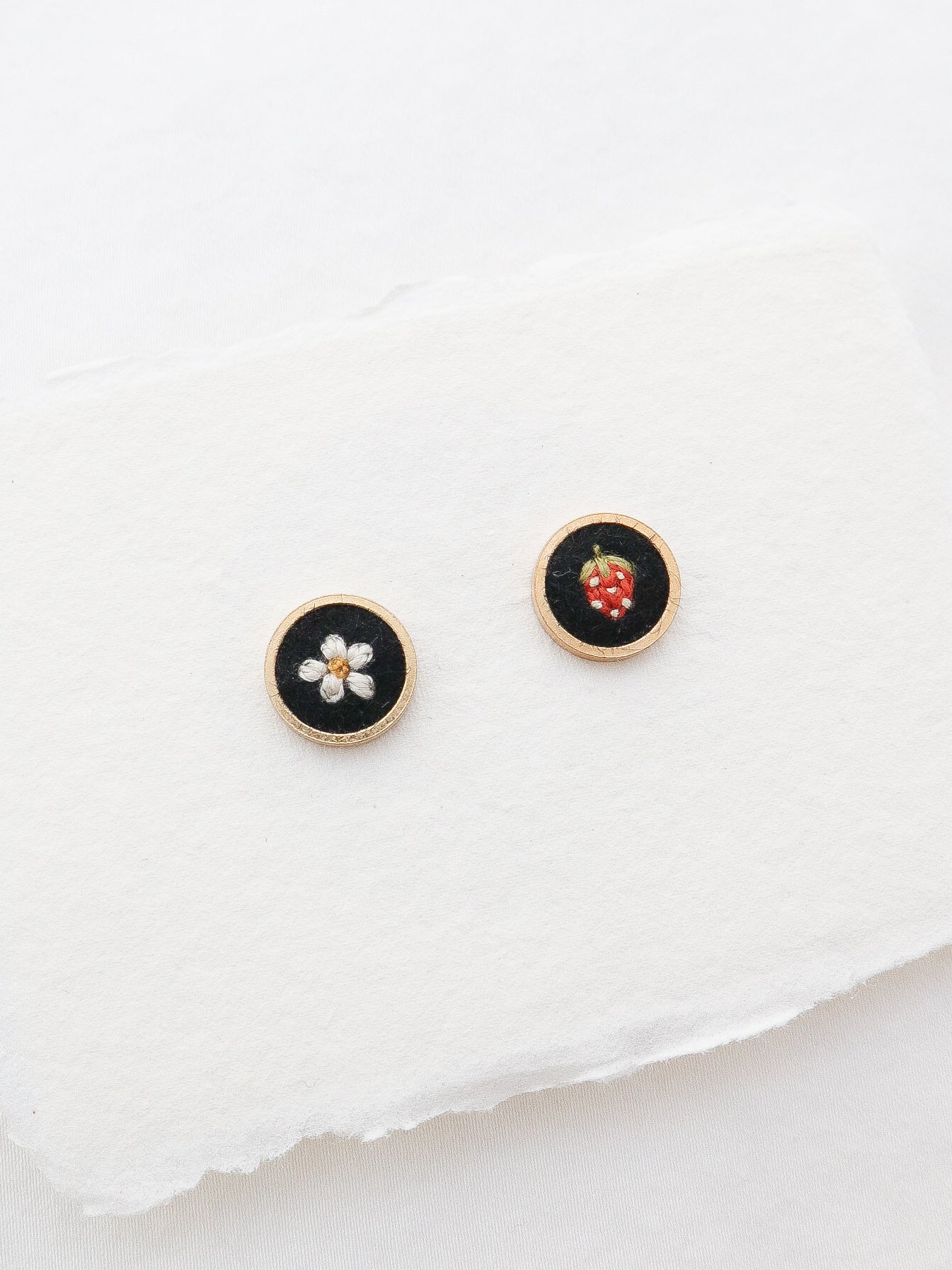 The Strawberry Stud Earrings in Noir