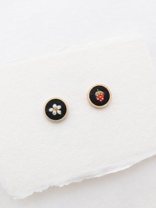 The Strawberry Stud Earrings in Noir