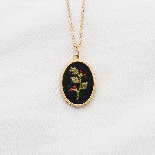 The December Necklace in Noir